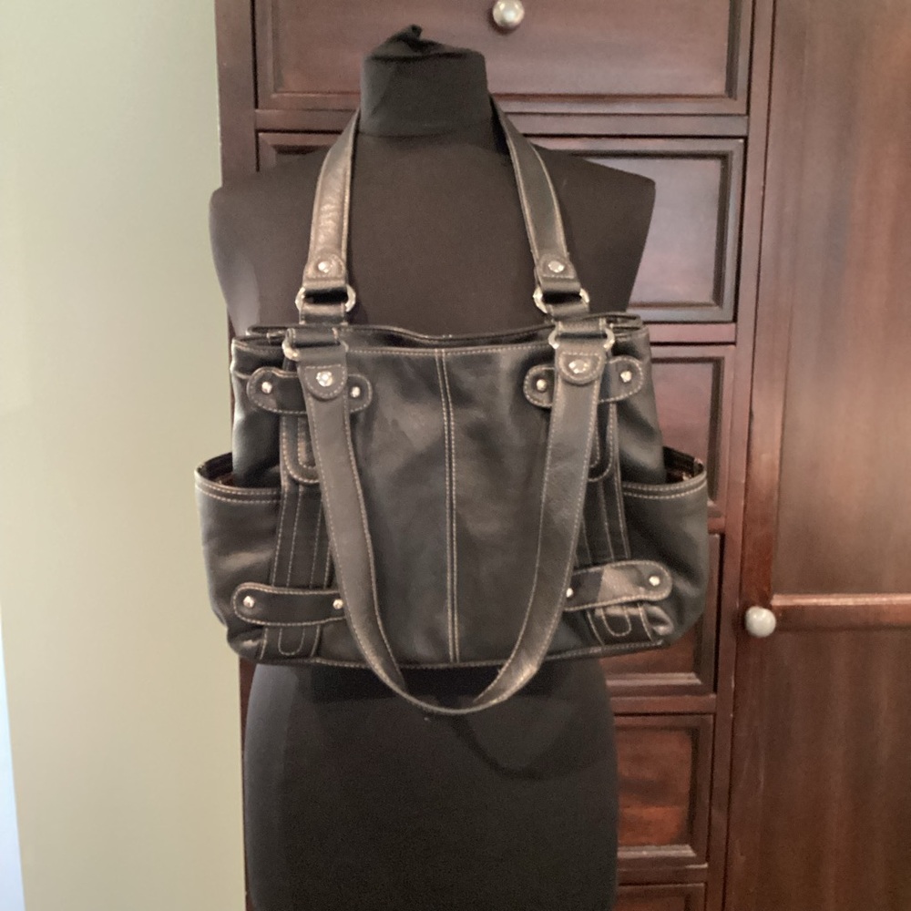Tignanello Black Leather Women's Shoulder Bag - Picture 5 of 16